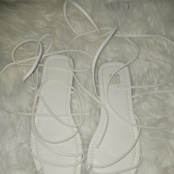 Women white open toe lace up flat sandals - Picture 5 of 9